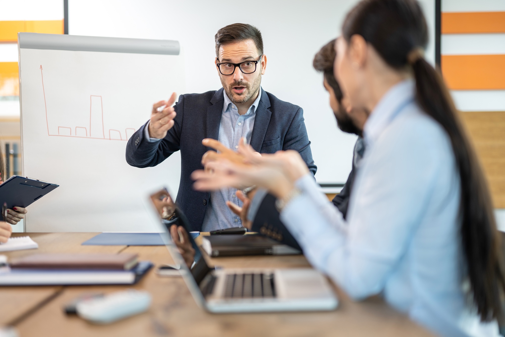L’expertise CSE clarifie les enjeux financiers lors des consultations récurrentes en entreprise